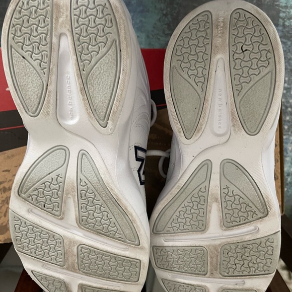 Like New Women’s New Balance 623. Size 11 Wide. - Picture 6 of 6